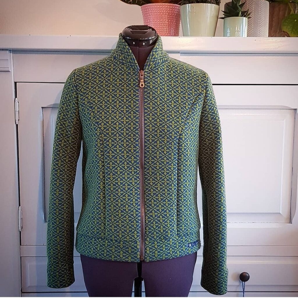 wollen vest, uniek ontwerp, handgemaakt, duurzaam, jarenlang plezier, blijft mooi, uniek kledingstuk, coupeuse, op maat gemaakt, custom made,