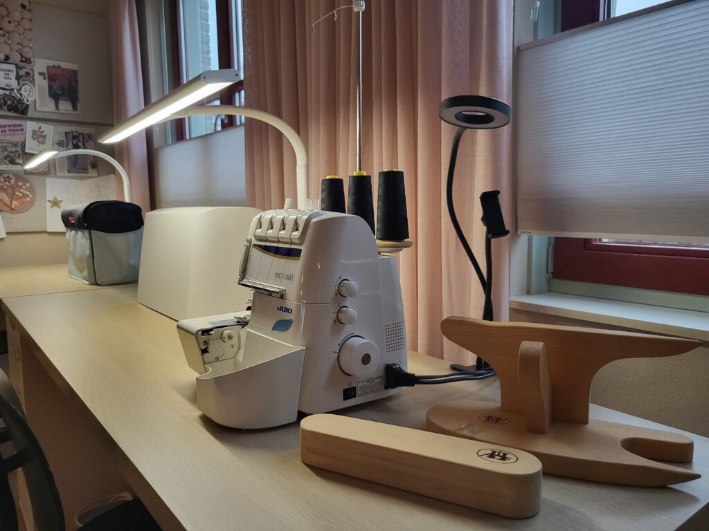 bureau, verlichting, lockmachine, atelier, strijkhulp, coupeuse, vaardigheden, professioneel
